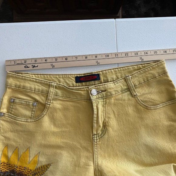 YELLOW FLORAL SEQUIN CROPPED BOOT CUT JEANS YELLOW SIZE 31 - Picture 3 of 8